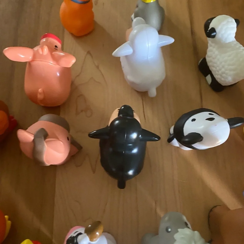 Fisher-Price Little People 14 Piece Set 2 Peekaboo Farm Animals Kids Play Set